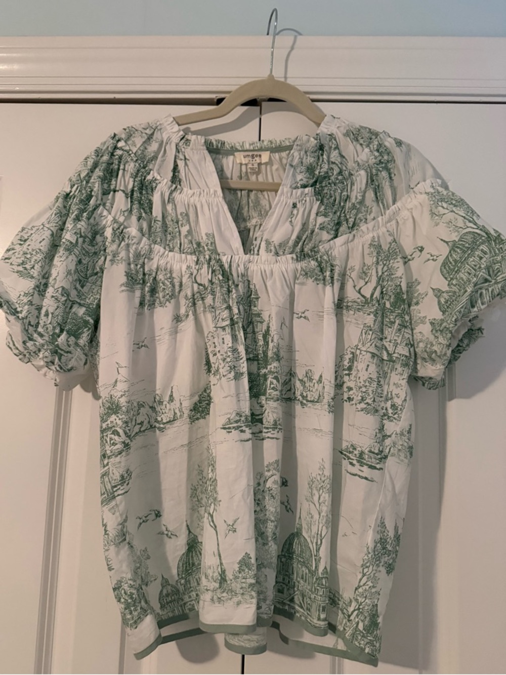 Umgee White and Green Printed Peasant Blouse